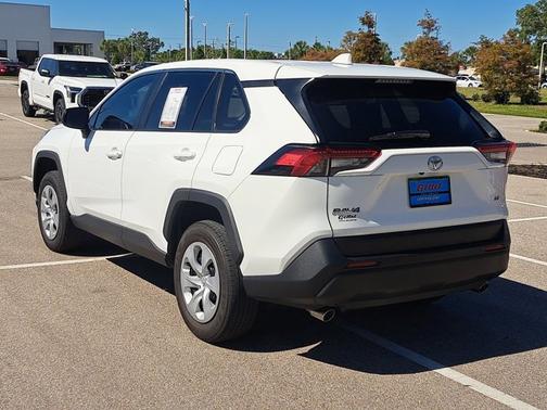 2025 Toyota RAV4 LE
