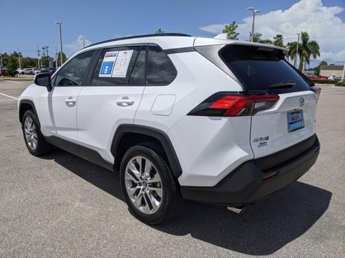 Photo 4 of 31 of 2020 Toyota RAV4 XLE Premium