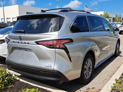 2021 Toyota Sienna LE 8 Passenger