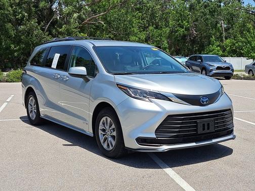 2021 Toyota Sienna LE 8 Passenger