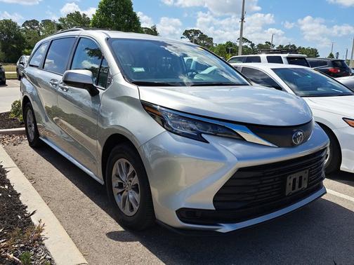 2021 Toyota Sienna LE 8 Passenger