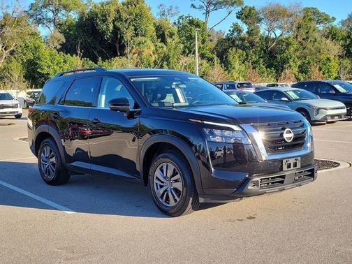 2024 Nissan Pathfinder SV