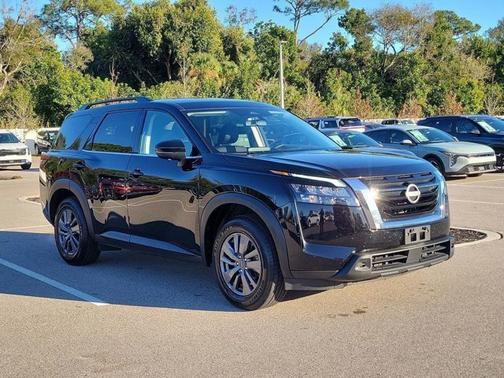 2024 Nissan Pathfinder SV