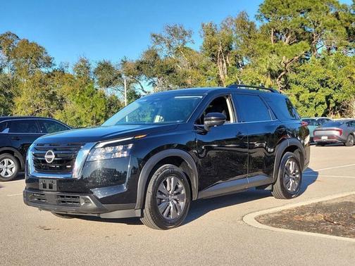 2024 Nissan Pathfinder SV