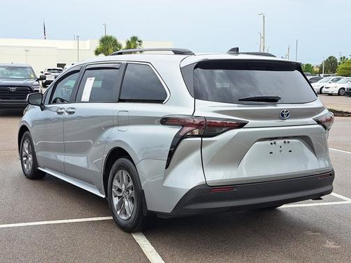 2024 Toyota Sienna XLE
