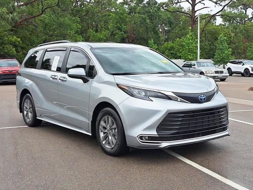 2024 Toyota Sienna XLE