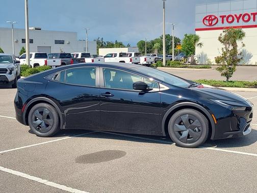 2025 Toyota Prius Plug-In Hybrid SE