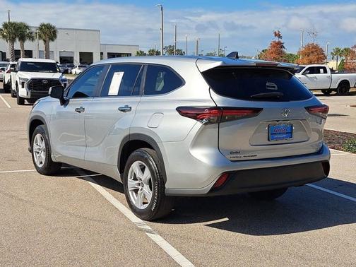 2024 Toyota Highlander LE