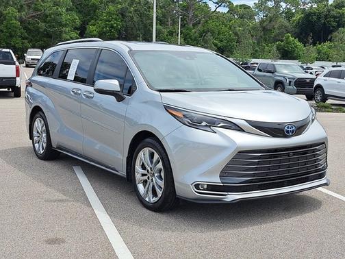 2024 Toyota Sienna Platinum