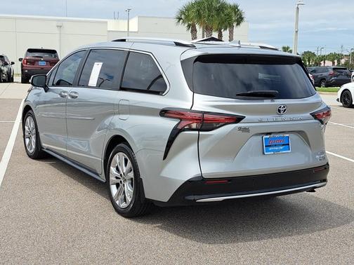 2024 Toyota Sienna Platinum
