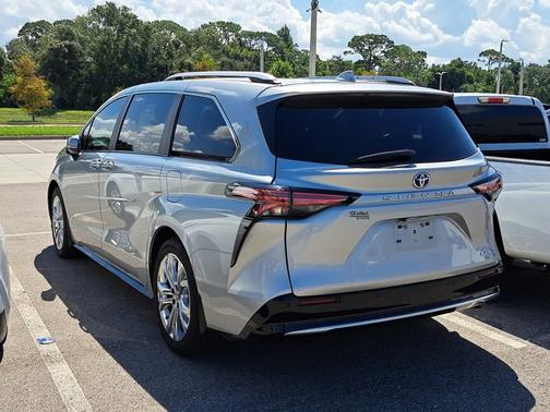 2024 Toyota Sienna Platinum