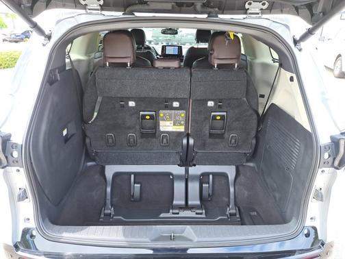 2024 Toyota Sienna Platinum