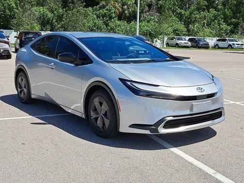 2026 Toyota Prius Plug-In Hybrid SE