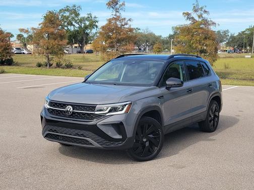 2024 Volkswagen Taos SE Black