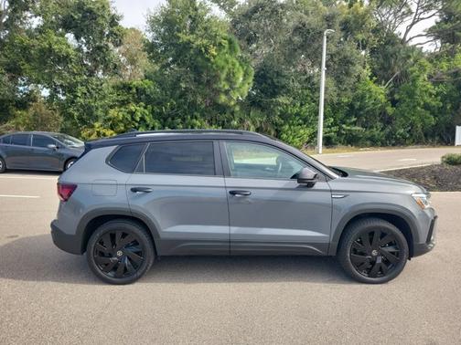 2024 Volkswagen Taos SE Black