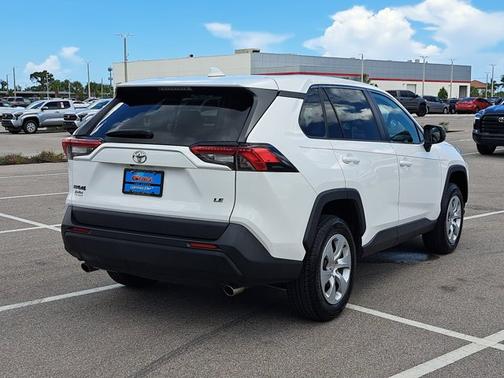 2023 Toyota RAV4 LE