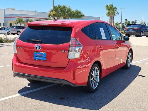 2017 Toyota Prius v Five