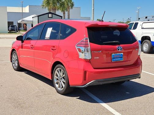 2017 Toyota Prius v Five