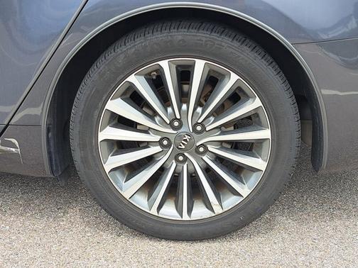 2017 Kia Cadenza Premium