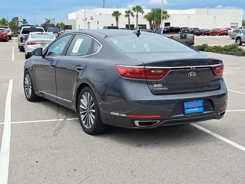 2017 Kia Cadenza Premium