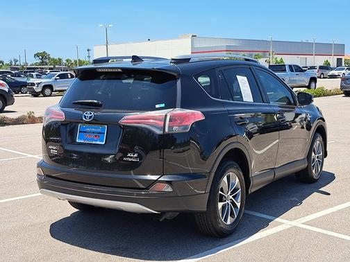 2017 Toyota RAV4 Hybrid XLE