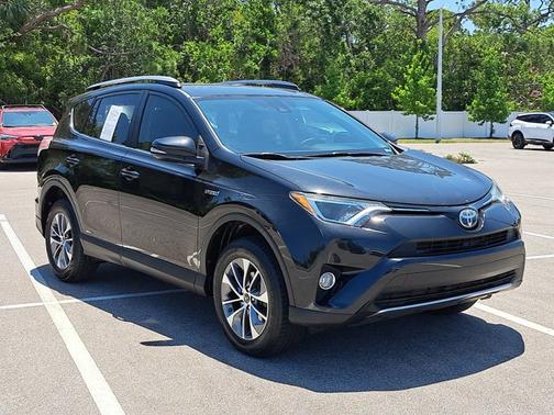 2017 Toyota RAV4 Hybrid XLE