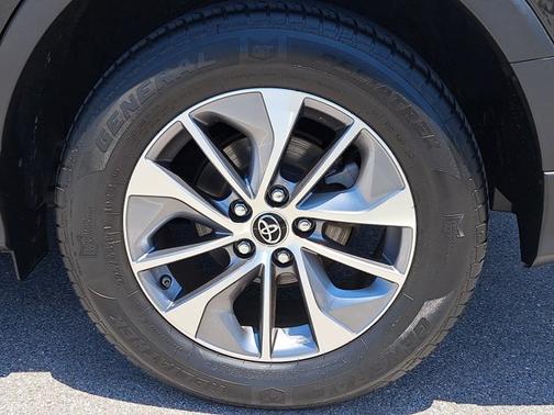 2017 Toyota RAV4 Hybrid XLE