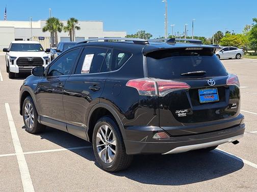 2017 Toyota RAV4 Hybrid XLE