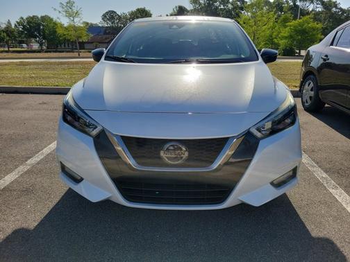2020 Nissan Versa SR
