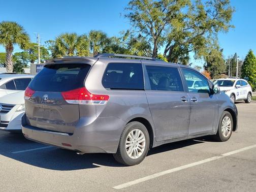 2014 Toyota Sienna XLE