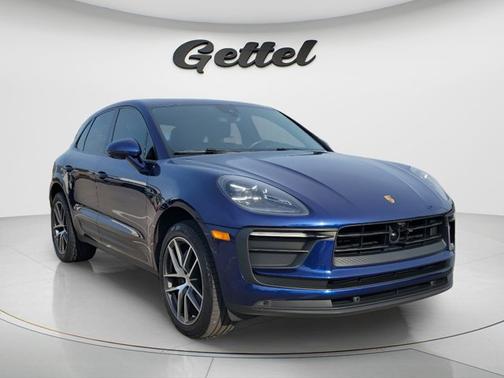 Gentian Blue Metallic 2022 Porsche Macan Base