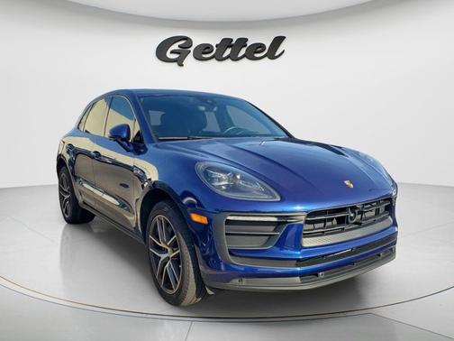 Gentian Blue Metallic 2022 Porsche Macan Base