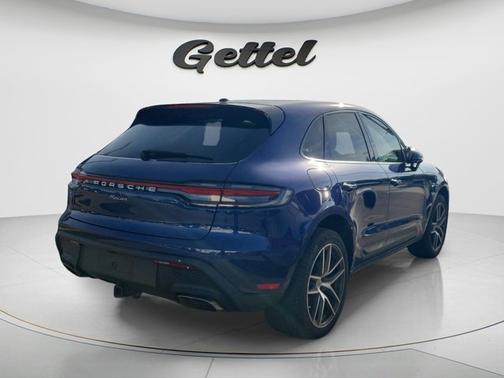 Gentian Blue Metallic 2022 Porsche Macan Base