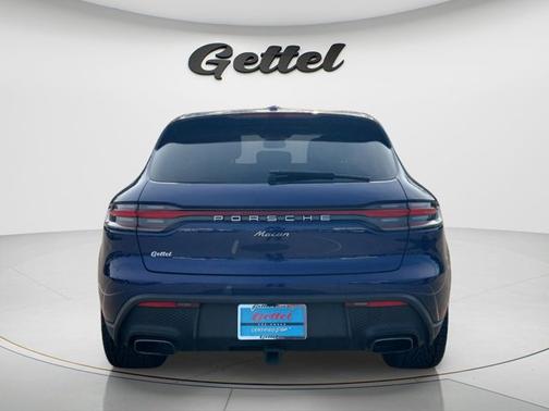 Gentian Blue Metallic 2022 Porsche Macan Base
