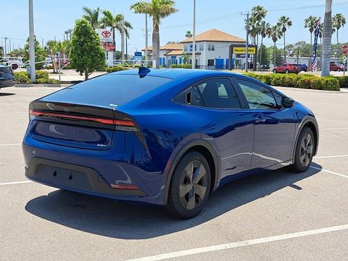 2025 Toyota Prius LE