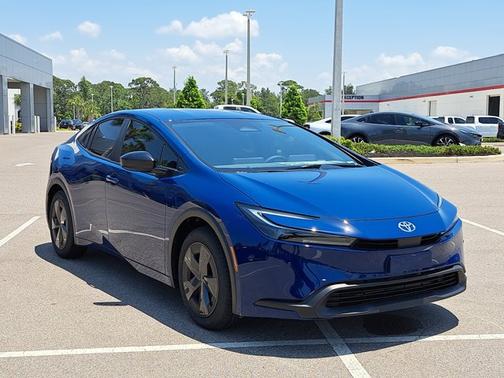 2025 Toyota Prius LE