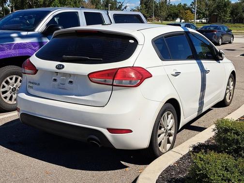 2017 Kia Forte5 LX