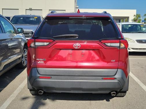 2020 Toyota RAV4 LE