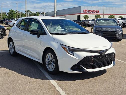 2026 Toyota Corolla Hatchback SE