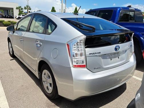 2010 Toyota Prius III