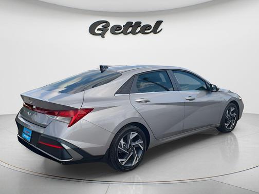 Fluid Metal 2025 Hyundai ELANTRA Limited