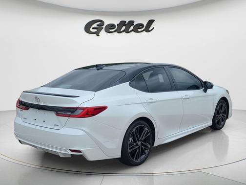 Wind Chill Pearl/Midnight Black Metallic 2025 Toyota Camry XSE