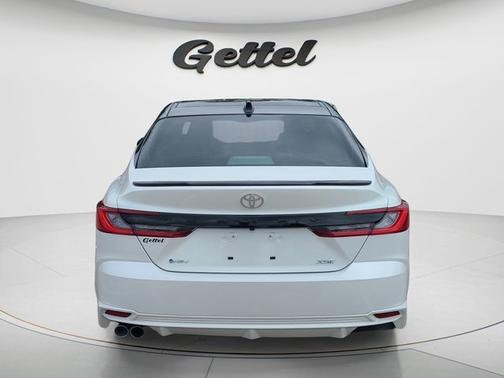 Wind Chill Pearl/Midnight Black Metallic 2025 Toyota Camry XSE