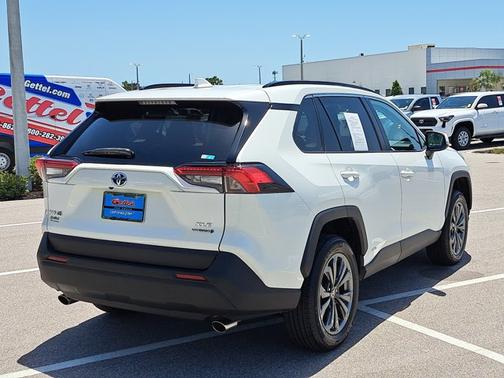 2022 Toyota RAV4 Hybrid Hybrid XLE Premium