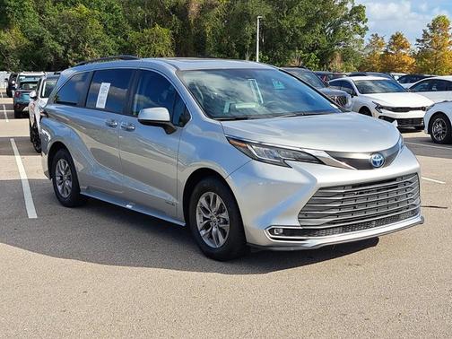 2021 Toyota Sienna XLE