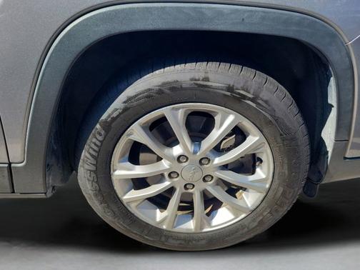 Billet Silver Metallic Clearcoat 2019 Jeep Cherokee Latitude