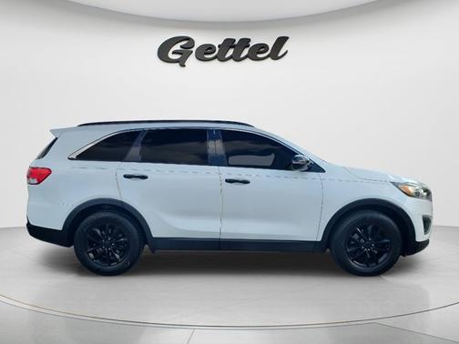 Snow White Pearl 2017 Kia Sorento LX