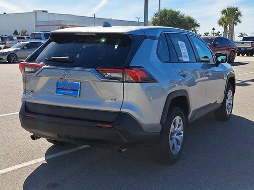 2022 Toyota RAV4 LE