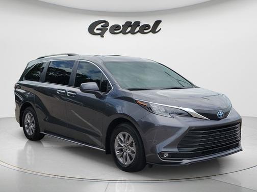 Magnetic Gray Metallic 2025 Toyota Sienna XLE