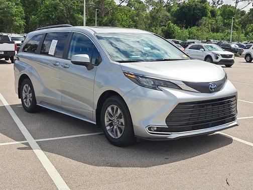 2024 Toyota Sienna XLE